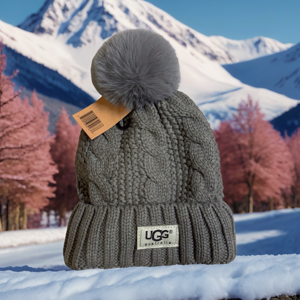 New UGG Australian Cable-Knit Grey Beanie With Pom-Pom Warm Lining